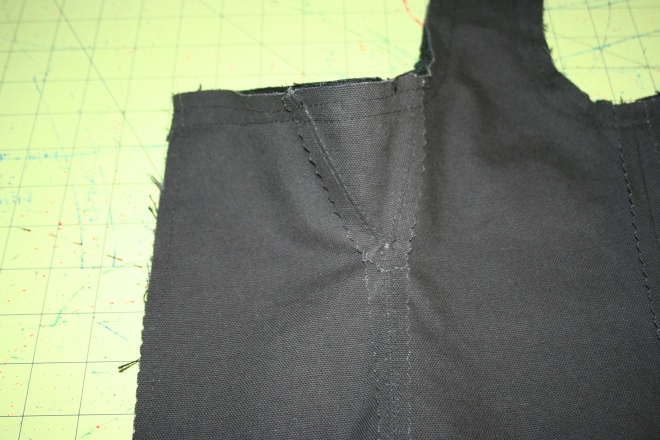 This is a MUCH cleaner gusset installation than that created by the pattern's insertion method.